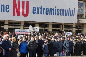 Gheorghe Flutur a organizat la Suceava cel mai mare miting antiextremism din România