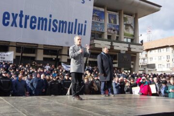 Gheorghe Flutur a organizat la Suceava cel mai mare miting antiextremism din România