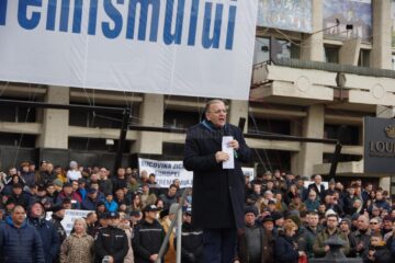 Gheorghe Flutur a organizat la Suceava cel mai mare miting antiextremism din România