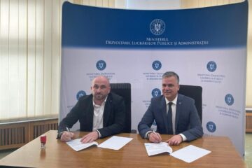 Primarul din Broșteni a semnat contractul prin care orașul va primi aproape 3 milioane de euro