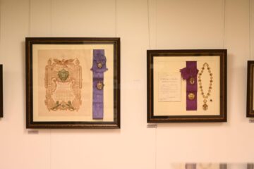 Piese excepționale din colecția inestimabilă Iorga-Pippidi, expuse la Muzeul de Istorie. Foto artistul.studio