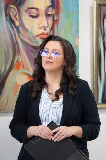 Criticul de arta Delia Leizeriuc Foto artistul.studio
