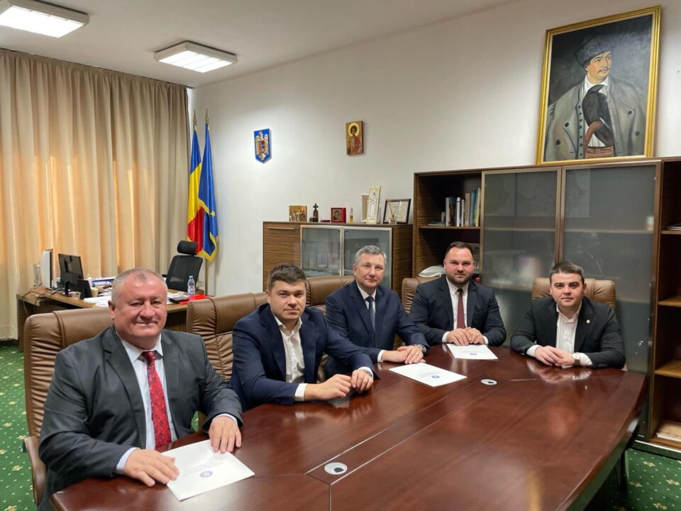 Deputatul PSD Gheorghe Șoldan a fost prezent alături de primarii care au semnat contractele pentru rețelele de gaz metan Deputatul PSD Gheorghe Șoldan a fost prezent alături de primarii care au semnat contractele pentru rețelele de gaz metan