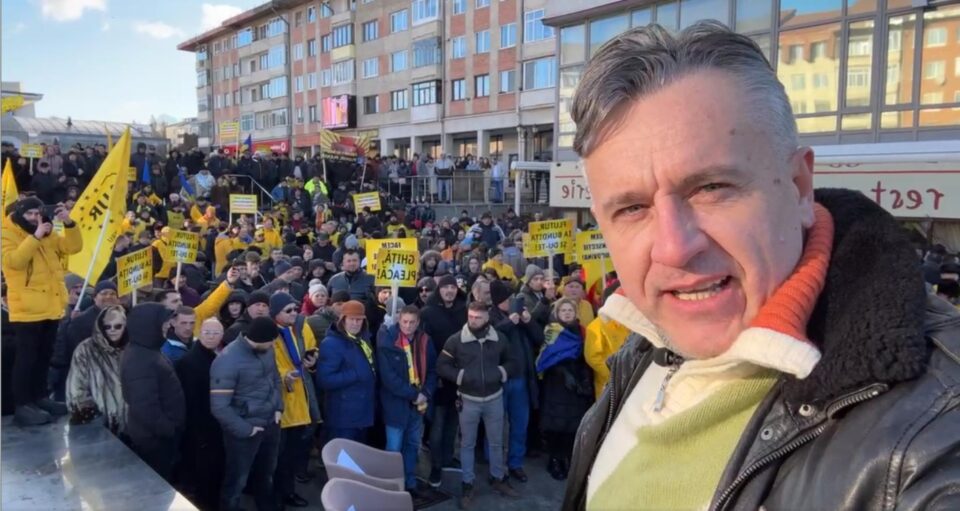 Activistul de mediu Tiberiu Boșutar a devenit oficial membru AUR, fiind prezent la acțiunile lor nu doar la Suceava