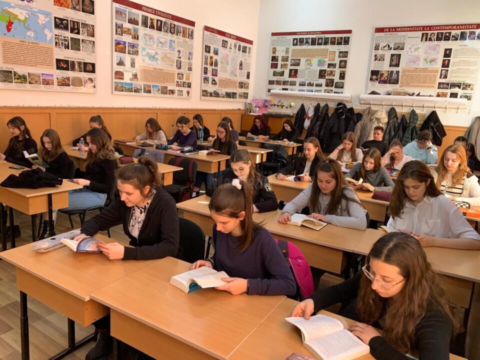 Ziua Internațională a Cititului Împreună, la Colegiul Național „Eudoxiu Hurmuzachi” Ziua Internațională a Cititului Împreună, la Colegiul Național „Eudoxiu Hurmuzachi”