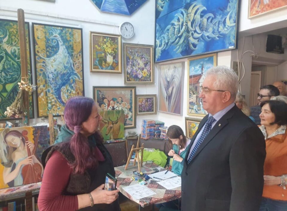 Municipalitatea suceveană va încheia un protocol de colaborare cu Uniunea Artiștilor Plastici din România, în baza căruia va sprijini artiștii locali Municipalitatea suceveană va încheia un protocol de colaborare cu Uniunea Artiștilor Plastici din România, în baza căruia va sprijini artiștii locali