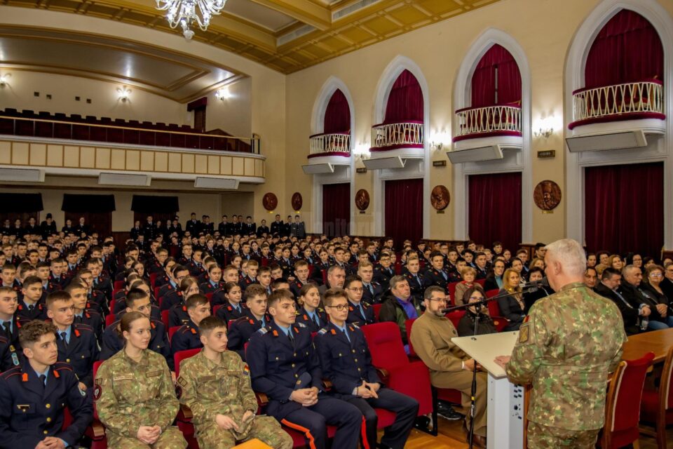 General locotenent Ciprian Marin, in vizita la Campulung Foto: Laurențiu Sbiera