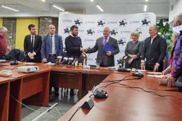 La semnarea contractului au participat reprezentanți ai celor nouă localități din ZUF Suceava care vor beneficia de transport public cu autobuze electrice
