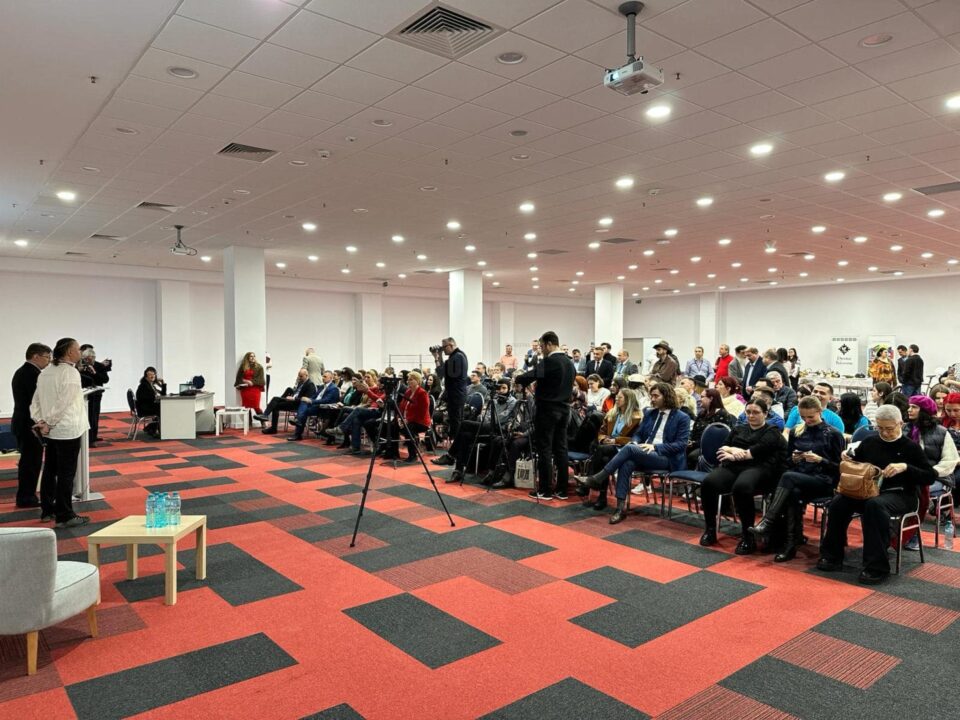 Vatra Dornei a primit trofeul pentru locul al II-lea în top 10 Destinații din România