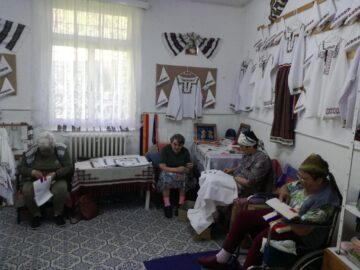 Aici se confecționează costume populare
