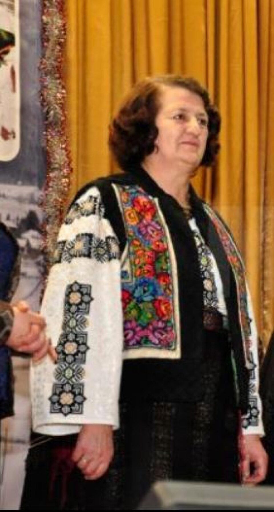 Îndrăgostită de cuvinte, poeta Paraschiva Abutnăriței a lansat recent volumul „Cuvântul ce devine timp” Îndrăgostită de cuvinte, poeta Paraschiva Abutnăriței a lansat recent volumul „Cuvântul ce devine timp”