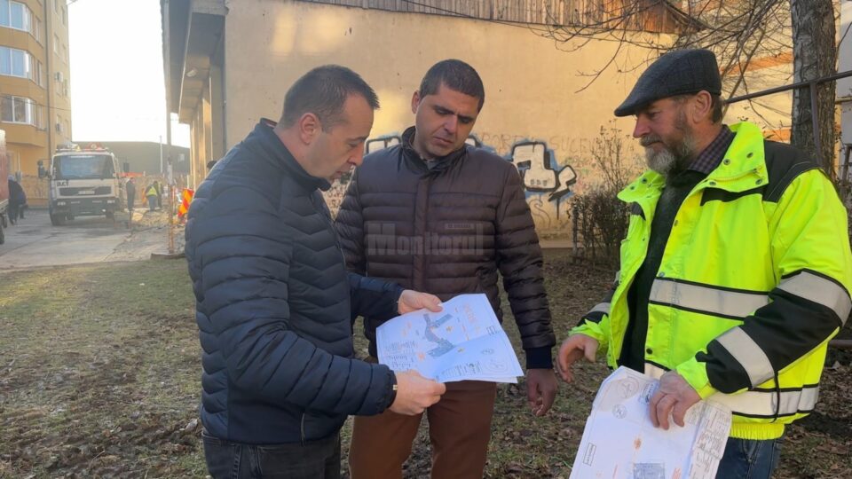 Aflat în inspecție în teren, viceprimarul Lucian Harșovschi a solicitat constructorului să nu mai abandoneze lucrările, ca anul trecut, ci să lucreze din plin. cât vremea le permite