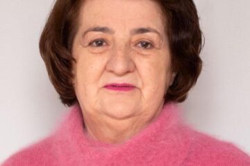 Poeta Paraschiva Abutnăriței a lansat recent volumul „Cuvântul ce devine timp”