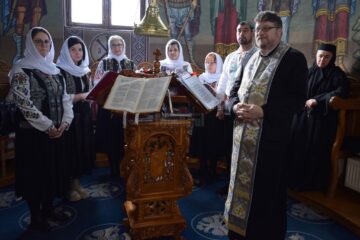 Corul „Învierea” al Catedralei „Învierea Domnului” din Fălticeni, dirijat de pr. Claudiu Hariuc