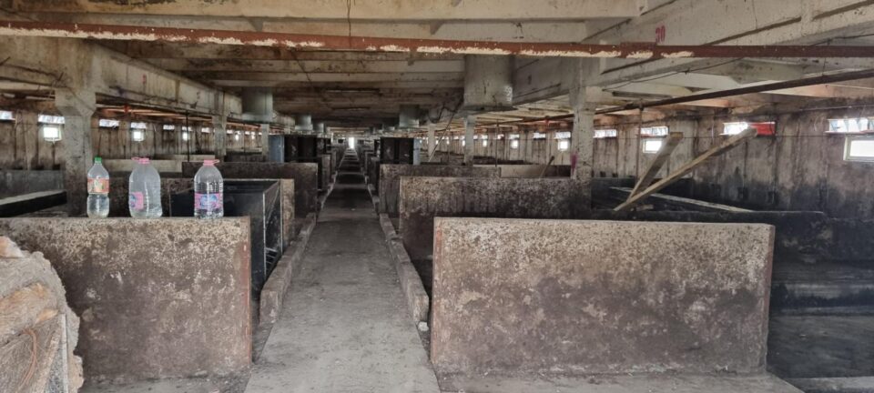 Interior al vechii ferme de pe același amplasament
