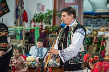 Poliinstrumentistul Leonard Zamă la Căminul Cultural Gorbănești