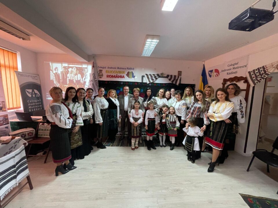 ,,Fetele în șezătoare” la Colegiul ,,Andronic Motrescu” Rădăuți