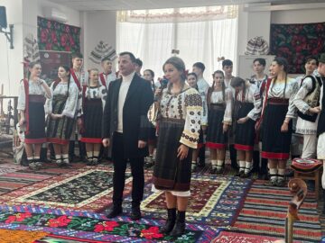 Prof. Vasile Schipor și Mihaela Bârsan la Vorona