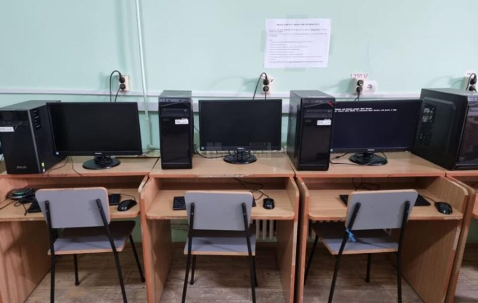 Dotarea unui laborator inteligent cu echipamente TIC de tip „smart lab”, la Centrul Școlar Gura Humorului