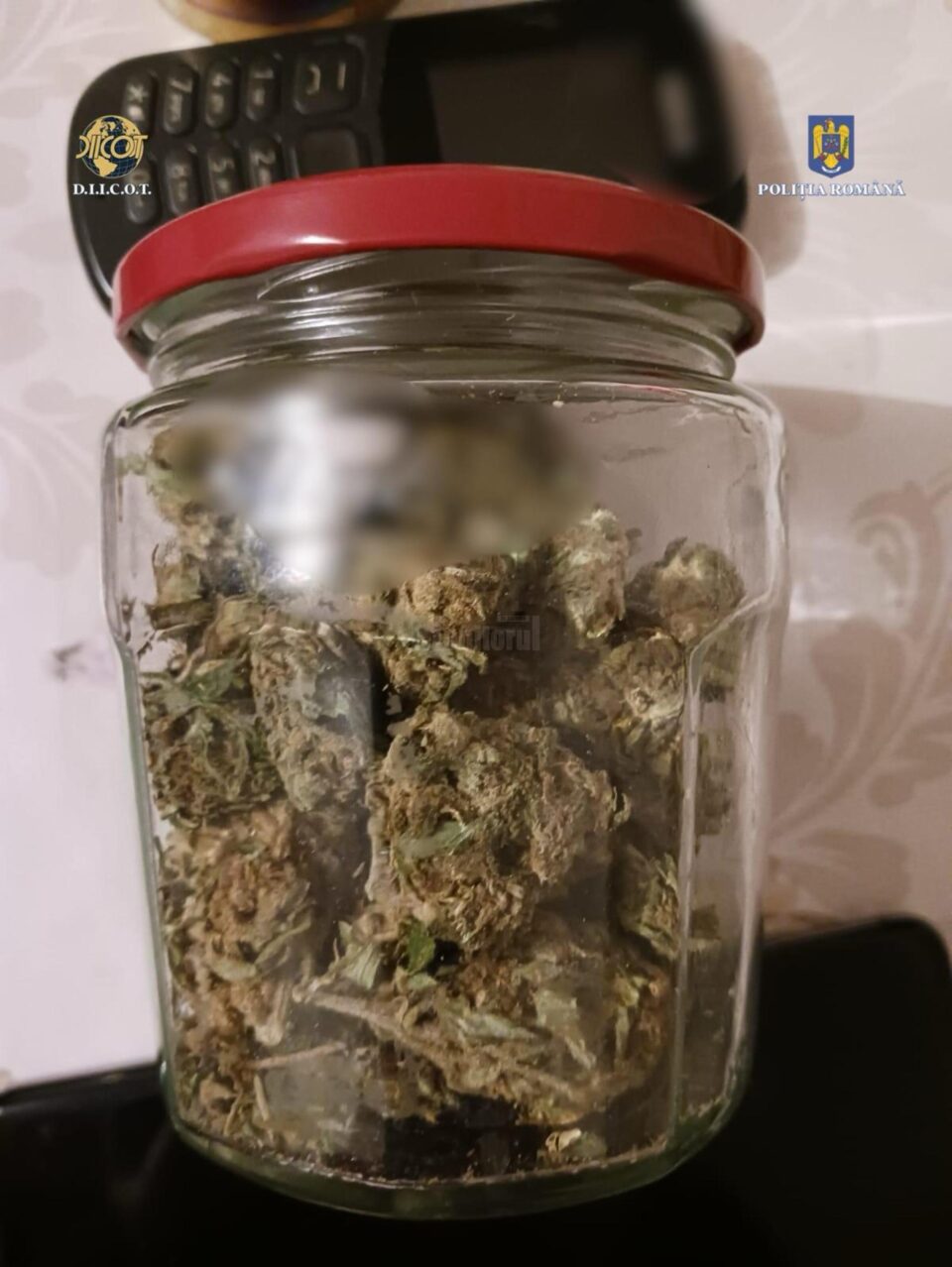 Droguri găsite la percheziții