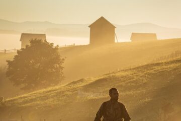42 de lucrări realizate de fotograful câmpulungean Tudor Gabriel Dominte, expuse, începând de astăzi, la Muzeul Arta Lemnului
