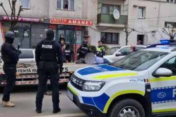 Bătaie în stradă, între suceveni, la Botoșani. Mascații Poliției au intervenit în forță