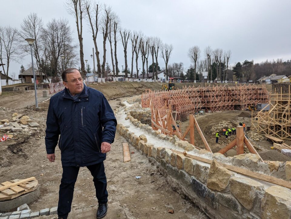 Flutur a fost luni în vizită de lucru pe șantiere la trei obiective de sub autoritatea Consiliului Județean: Palatul Administrativ, Spitalul de Urgență și Cetatea de Scaun
