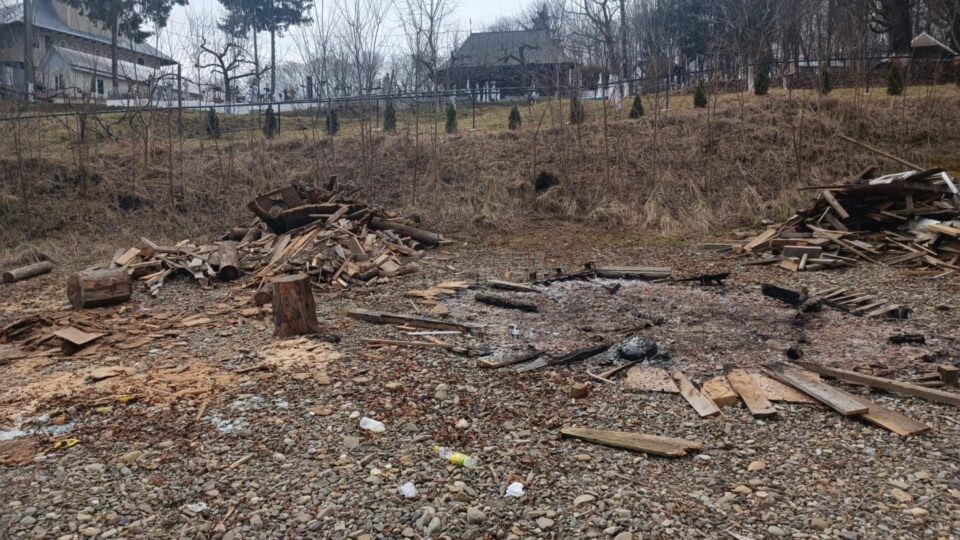 Deșeuri din construcții aruncate aiurea