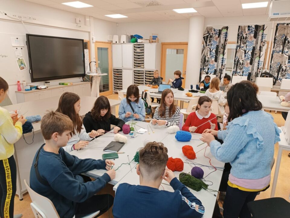 Elevi și profesori de la Școala Gimnazială Nr. 4 Suceava, într-o mobilitate de grup Erasmus+ în Finlanda