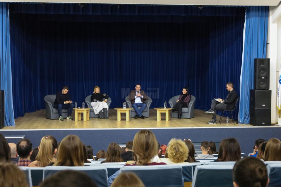 „Vocea Tinerilor - împreună pentru o comunitate mai bună”, dezbatere publică, la Suceava