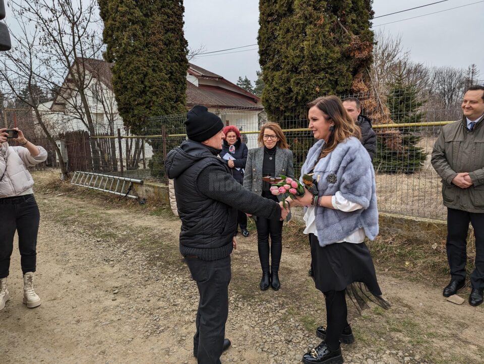 Ministrul Familiei, Natalia Intotero, a adus pentru centre de servicii sociale din Suceava cazarmament și îmbrăcăminte de la rezervele de stat