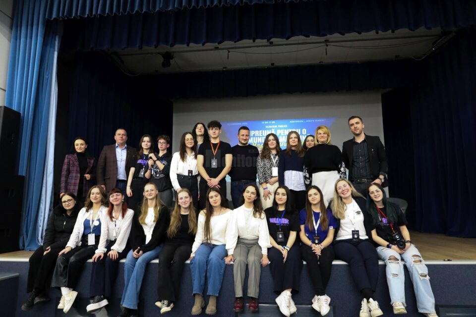 „Vocea Tinerilor - împreună pentru o comunitate mai bună”, dezbatere publică, la Suceava