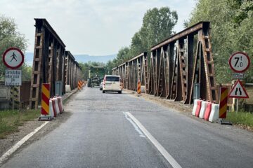 Podul este vechi de 90 de ani și grav deteriorat