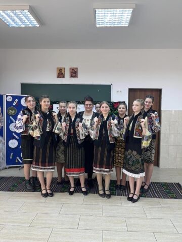 Grupul vocal-folcloric „Flori de merișor", Premiul I la Concursul „Bucovina - tradiție, cultură, spiritualitate”