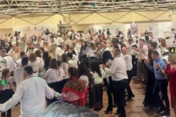 Balul românilor din Anglia, o sărbătoare a voioșiei și a bunului-gust, a adunat și în acest an peste 600 de participanți