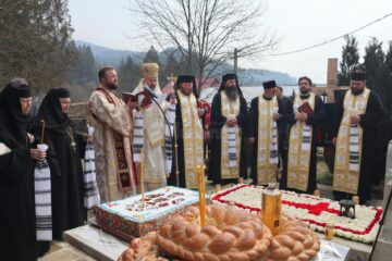Liturghie arhierească și slujbă de pomenire pentru prima stareță a Mănăstirii Voroneț