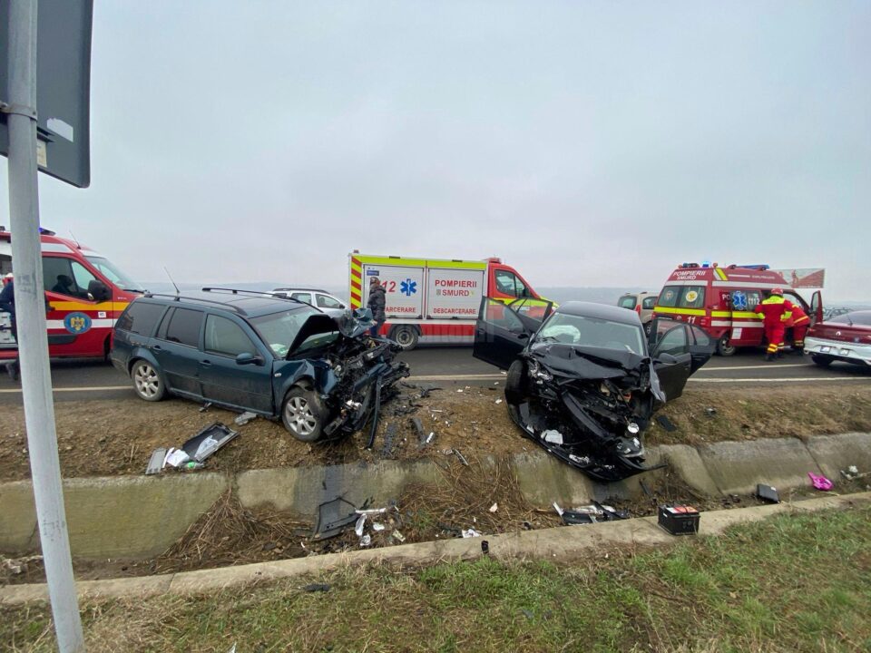 Patru oameni au fost răniți în urma accidentului care a avut loc luni dimineață