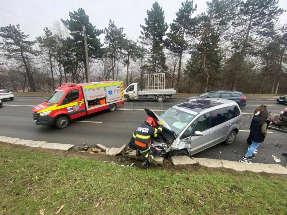 Accident rutier pe Calea Unirii, la Grupul Școlar