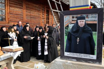 Liturghie arhierească și slujbă de pomenire pentru prima stareță a Mănăstirii Voroneț