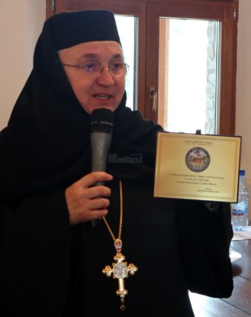 Liturghie arhierească și slujbă de pomenire pentru prima stareță a Mănăstirii Voroneț