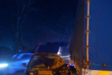 A intrat violent într-o autoutilitară din cauza unui șofer care a forțat ieșirea din benzinărie