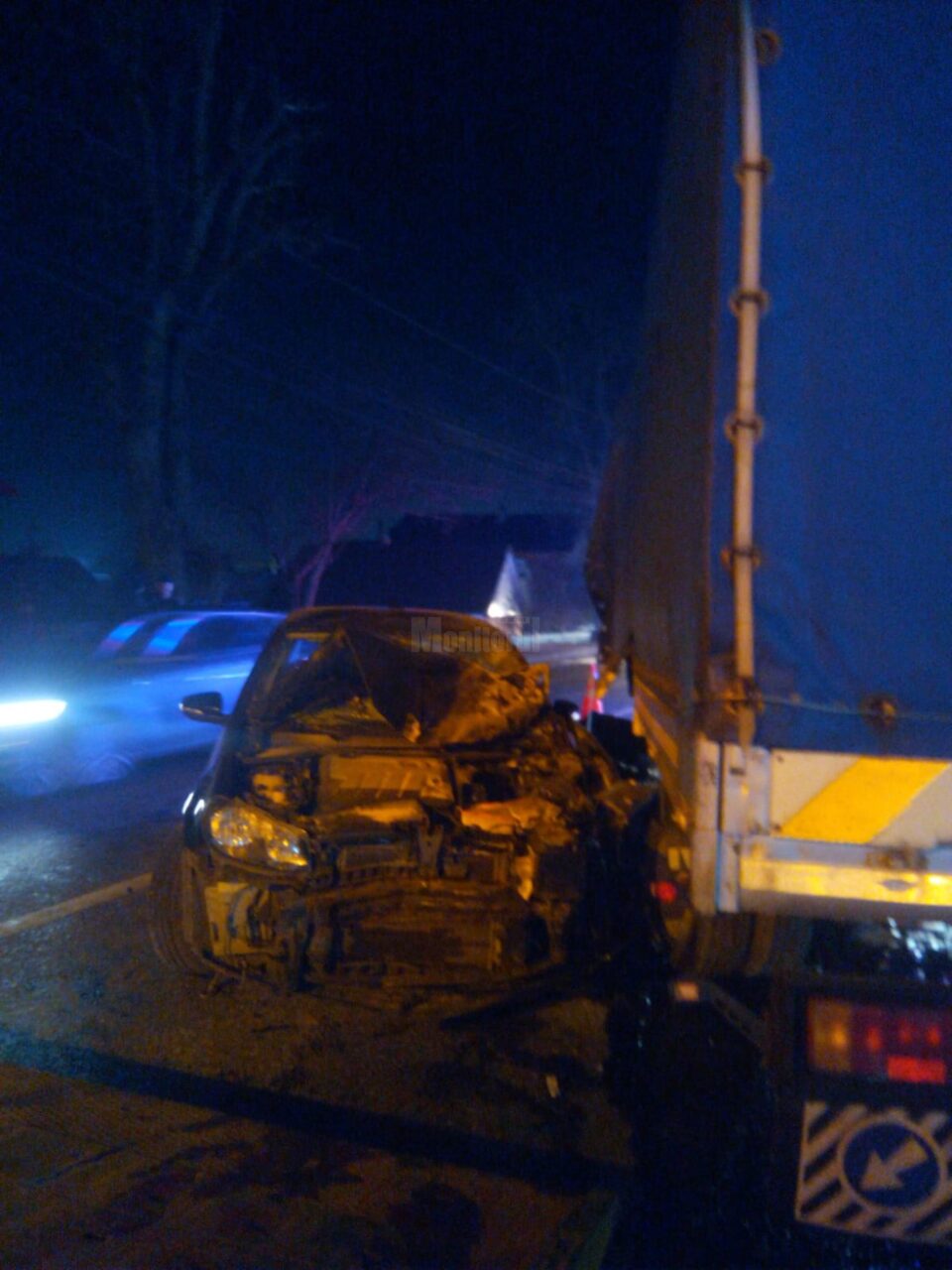 A intrat violent într-o autoutilitară din cauza unui șofer care a forțat ieșirea din benzinărie