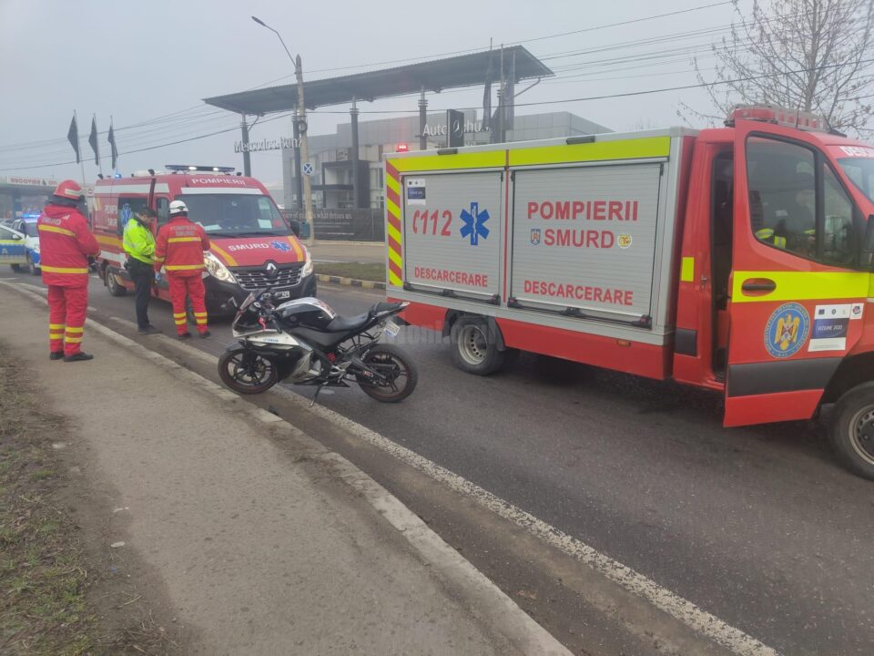 Un adolescent de 17 ani a ajuns la spital după ce mopedul pe care îl conducea a intrat într-o mașină Un adolescent de 17 ani a ajuns la spital după ce mopedul pe care îl conducea a intrat într-o mașină