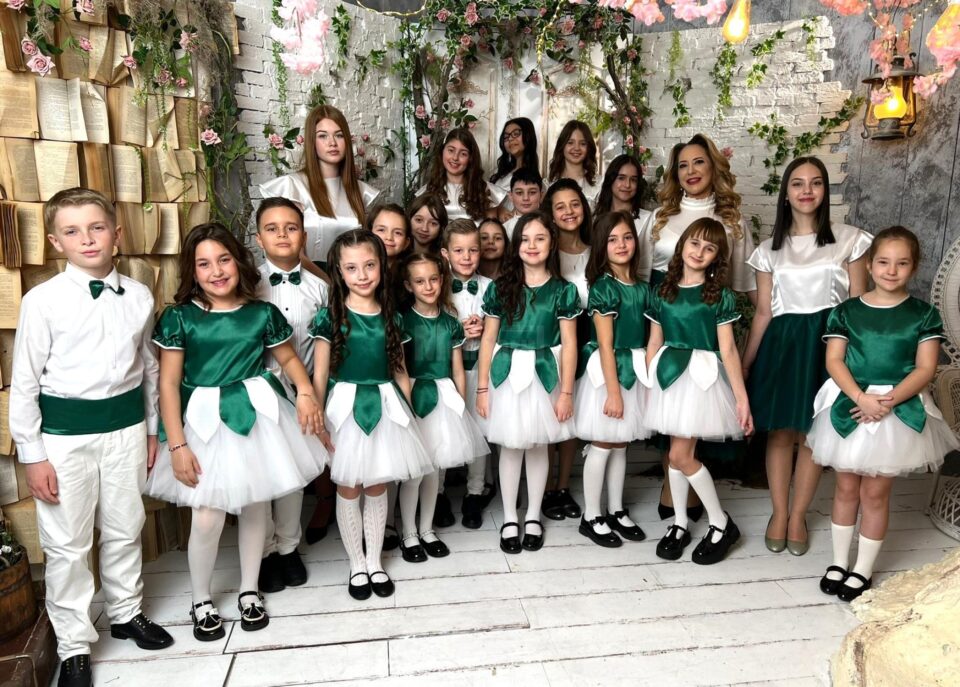 „Mama, doar ea”, proiect muzical creat special de copiii de la „Romantic Art”