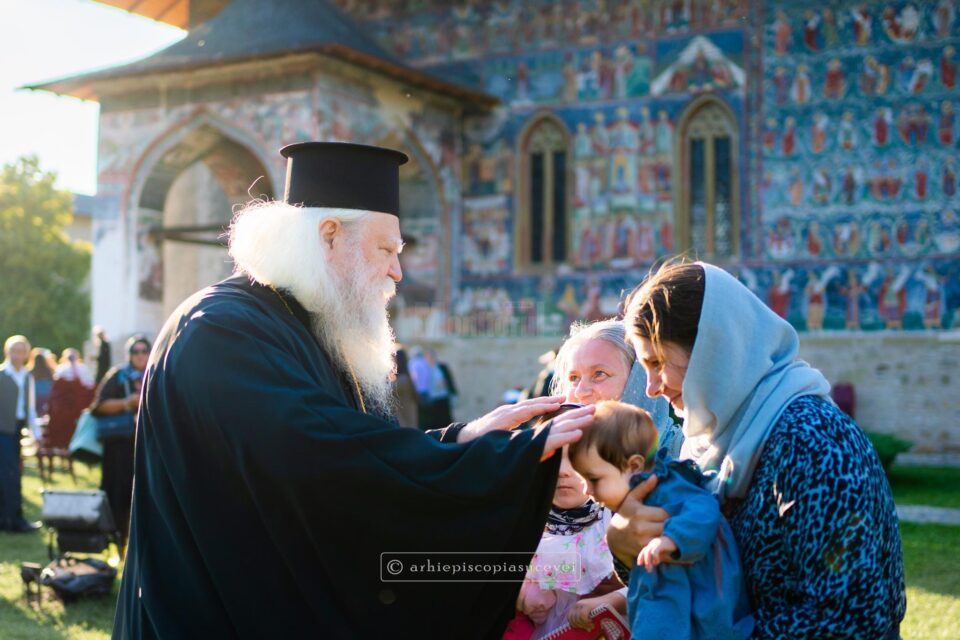 ÎPS Calinic: „Poartă-i pe toți în brațele iubirii tale spre Împărăția lui Dumnezeu” ÎPS Calinic: „Poartă-i pe toți în brațele iubirii tale spre Împărăția lui Dumnezeu”