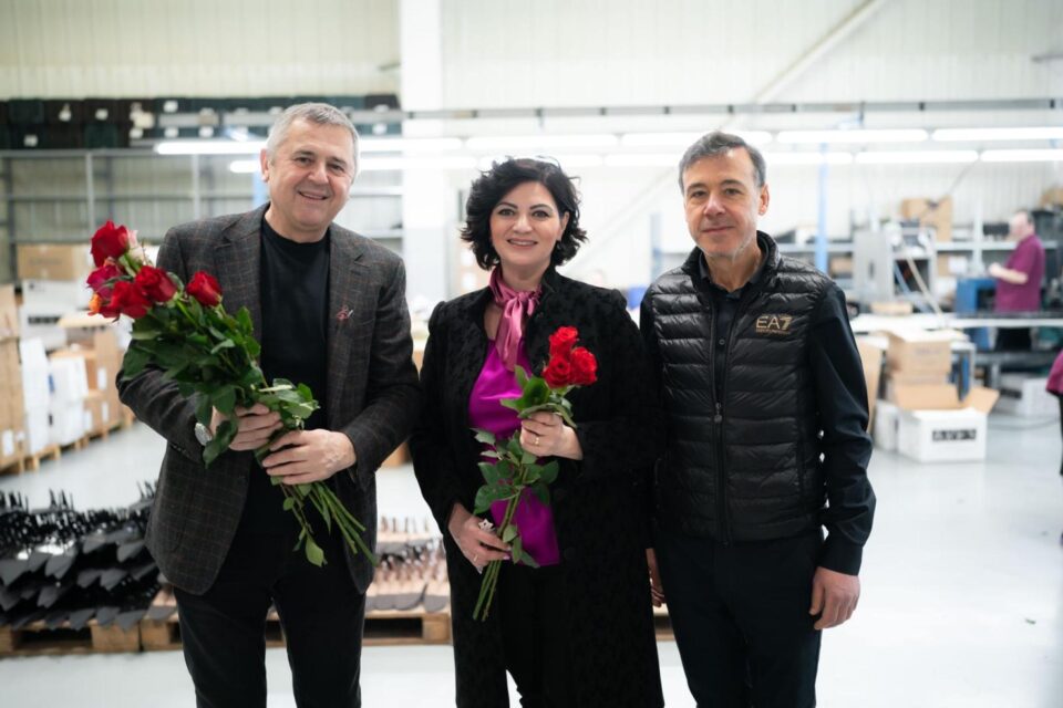 Larisa Blanari, deputatul Eugen Bejinariu și Ilie Cornea, fondatorul Denis