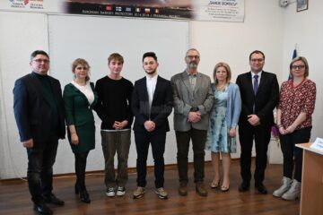 Rafael Marculeac și Darius Curuț (mijloc), alaturi de organizatori