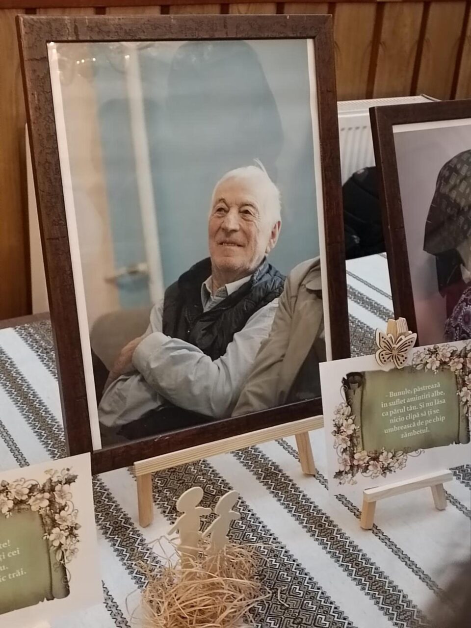 Chipuri și povești în expoziția de la Mânăstirea Cămârzani