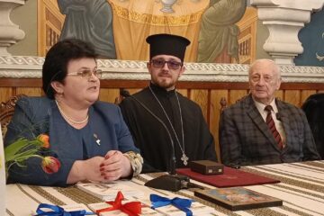 Inspectorul de religie prof. Daniela Ceredeev prezidând evenimentul de la Mânăstirea Cămârzani