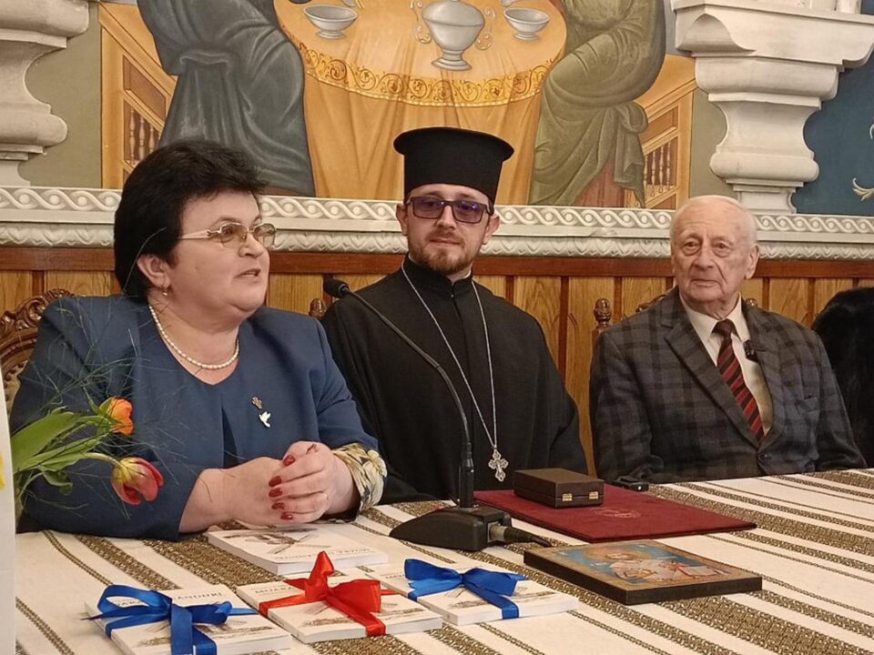 Inspectorul de religie prof. Daniela Ceredeev prezidând evenimentul de la Mânăstirea Cămârzani